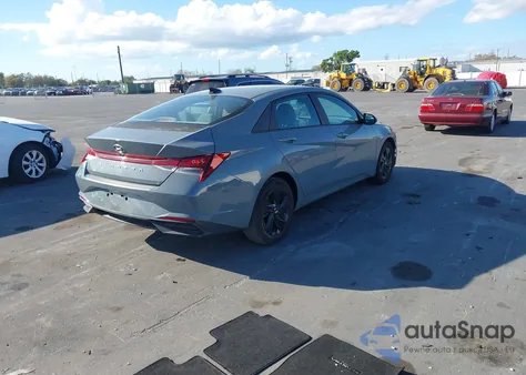 2022 Hyundai Elantra Sel z USA, uszkodzony, nr VIN KMHLM4AG5NU309995